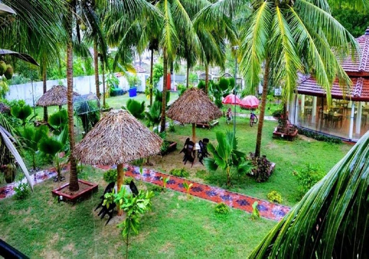 Crescent Sea Resort ニラヴェリ エクステリア 写真